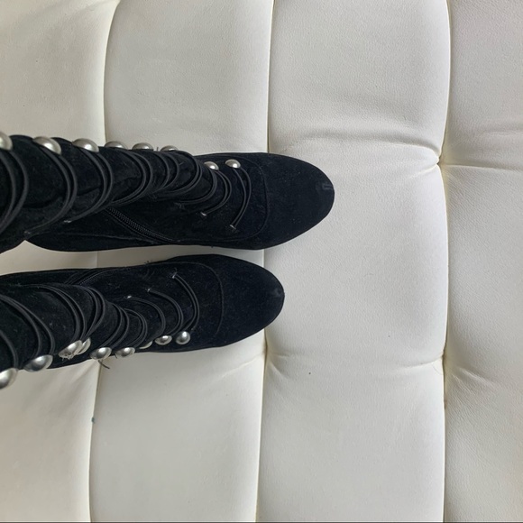 Black knee high boots with buttons - Picture 2 of 7